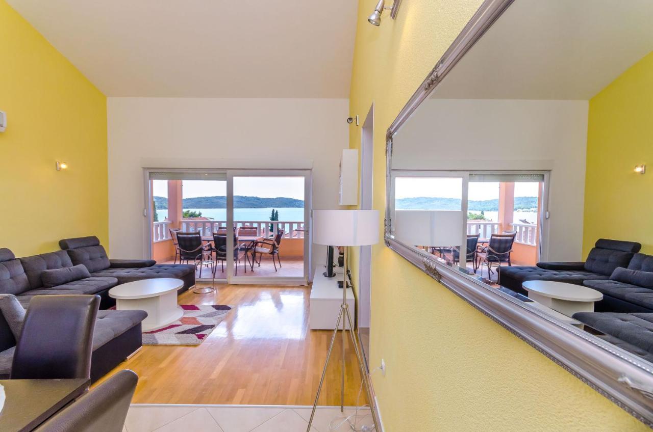 Apartments Melita Trogir Luaran gambar